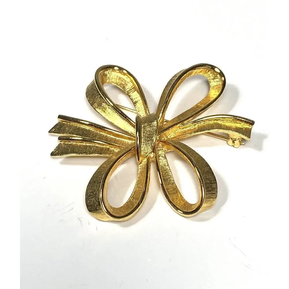 MONET Brooch Bow Ribbons Gold Tone Pin Vintage Signed